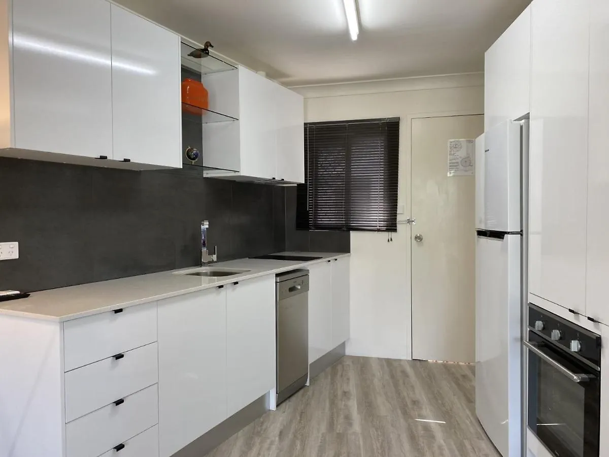 Budget-Savvy Travellers, Residential Style Two-Bedroom Apartment, Self Check-In Кэрнс 0*,  Австралия